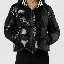 Marc Cain Daunenjacke In Glänzender Stepp-Optik - Schwarz 10 Marc Cain Daunenjacke In Glänzender Stepp-Optik - Schwarz -WELLENSTEYN Shop 612j2jq5ah6j6c1o64pl8ja9a0o4iki68cr4qc23akq4qka6754k6kih8pakqjif8p6j0la5914j0l1n9co36cb3corjaohiclhm6c1k60omcoj4ckp6adj56gs3achm64om6do