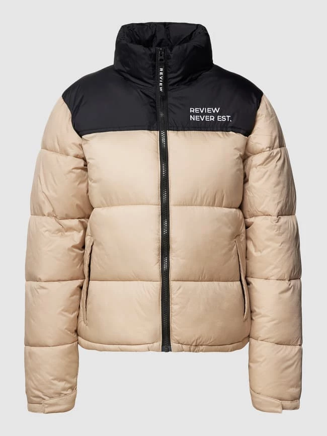 REVIEW Steppjacke Mit Kontrastbesatz Modell 'PUFFER' - Stein 4 REVIEW Steppjacke Mit Kontrastbesatz Modell 'PUFFER' - Stein – Bild 2