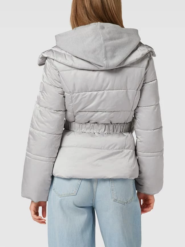 Guess Steppjacke In Glanz-Optik Modell 'GLITZY PUFFA' - Stein 7 Guess Steppjacke In Glanz-Optik Modell 'GLITZY PUFFA' - Stein – Bild 5