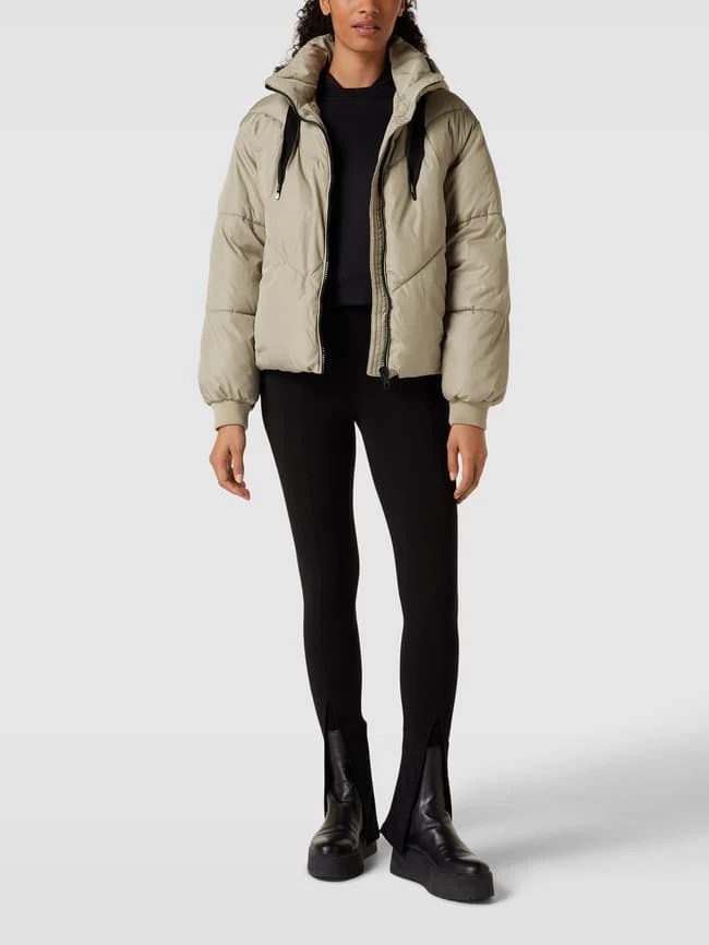 Vero Moda Outdoor Cropped Steppjacke Mit Reißverschlusstaschen - Stein 3 Vero Moda Outdoor Cropped Steppjacke Mit Reißverschlusstaschen - Stein
