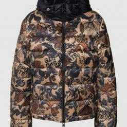 Marc Cain Steppjacke Mit Allover-Muster - Camel -WELLENSTEYN Shop 6cp4ud2eakskakij8984khiba1244kqj6h6kilad9os4egqm91450hpma8o38d2f9t0kqk28a144ugi8653j2c3671hj4d1h70rm6ohk74omao9n6ph30dpi6kqj8e9p61hjac0
