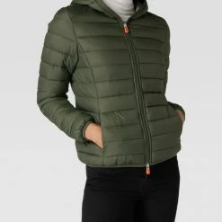 SAVE THE DUCK Steppjacke Mit Kapuze Modell 'Daisy' - Olivgrün 10 SAVE THE DUCK Steppjacke Mit Kapuze Modell 'Daisy' - Olivgrün -WELLENSTEYN Shop 6kr30h2i9tb30kq4al446eal64o4egai98p5adql9p6k4e24a155aipla8pkej2b6p83eipo89ajcd9m6h3j4cb664p34o9o60q32phk6gpm6ohgcgsjac9g6th3gp1pc4q62d8