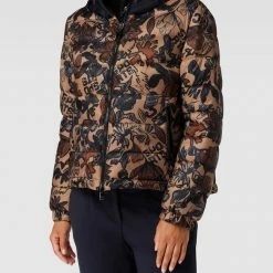 Marc Cain Steppjacke Mit Allover-Muster - Camel -WELLENSTEYN Shop 6ssl6i2kacoj4gif6t4jci1o8pb5cha4ah9l6gqf8p0l2hij9grj0cpgal436khn6d0k2cqk618jeji9713jedr66sr66eb570oj6d1k6hhjee3575i3cohgcdgmcchl6kqm4e8