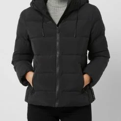 Replay Steppjacke Mit Abnehmbarer Kapuze - Schwarz 10 Replay Steppjacke Mit Abnehmbarer Kapuze - Schwarz -WELLENSTEYN Shop 6t538gigahb58c2e6p8l2iq770r58dpi60skoe258t33cjqeapb4ae2m84p4cia2a4o5adi19pakucq484o62p9p65j64opm68rm4d9k64sjie1h6cq3gdr3cpgm2e1h6osj0pg