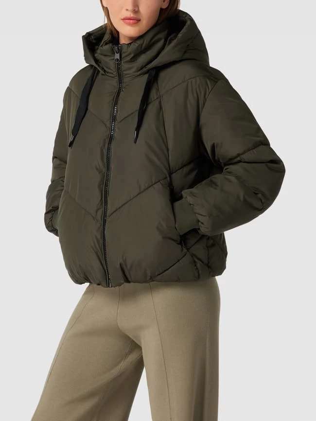 Vero Moda Outdoor Cropped Steppjacke Mit Reißverschlusstaschen - Dunkelgrün 6 Vero Moda Outdoor Cropped Steppjacke Mit Reißverschlusstaschen - Dunkelgrün – Bild 4