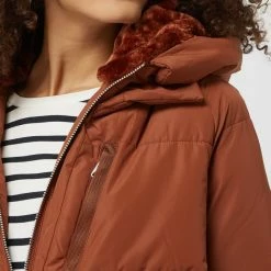 Embassy Of Bricks & Logs Steppjacke Mit Kapuze - Rostrot 10 Embassy Of Bricks & Logs Steppjacke Mit Kapuze - Rostrot -WELLENSTEYN Shop 74p4oia39d4kmchia56j8ka689244ipk6l338hica92kqippad24ajie8p64ch2m9hb48hi38h9kagqj6co6aohm6orjap1p64r3adhk74qj8ohhccp3icr3cgqm4p9gcgqj8d0