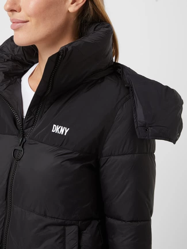 DKNY PERFORMANCE Steppjacke Mit Abnehmbarer Kapuze - Schwarz 5 DKNY PERFORMANCE Steppjacke Mit Abnehmbarer Kapuze - Schwarz – Bild 3