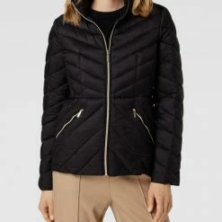 MICHAEL Michael Kors Steppjacke Mit Herausnehmbarer Kapuze - Schwarz 10 MICHAEL Michael Kors Steppjacke Mit Herausnehmbarer Kapuze - Schwarz -WELLENSTEYN Shop 84o5ce27al6l6ca99h65ch2d8t252gql8gr4mkqhacs42c2h99ak2gq575akqda560sj4j256lakocama4o3ed9l68o3gcj56so38d9k6cpj2o9m6hi64pb66dimccj6cgp66c0
