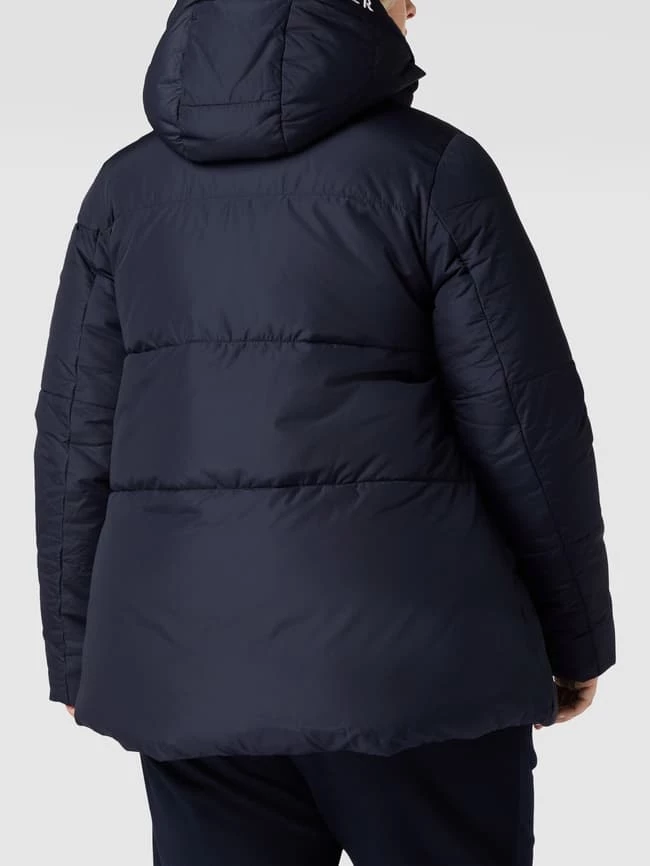 Tommy Hilfiger Curve PLUS SIZE Steppjacke Mit Label-Stitchings - Marineblau 7 Tommy Hilfiger Curve PLUS SIZE Steppjacke Mit Label-Stitchings - Marineblau – Bild 5