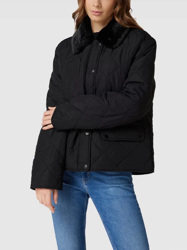 NA-KD Steppjacke Mit Kunstfellkragen - Schwarz 6 NA-KD Steppjacke Mit Kunstfellkragen - Schwarz – Bild 4