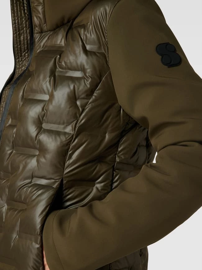 S.Oliver RED LABEL Steppjacke Mit Label-Patch - Olivgrün 5 S.Oliver RED LABEL Steppjacke Mit Label-Patch - Olivgrün – Bild 3