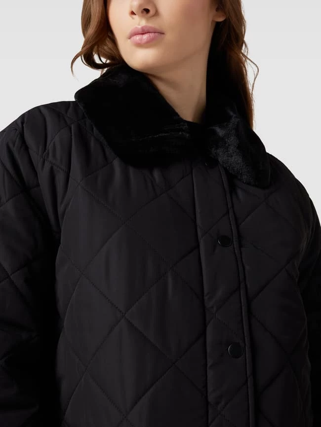 NA-KD Steppjacke Mit Kunstfellkragen - Schwarz 5 NA-KD Steppjacke Mit Kunstfellkragen - Schwarz – Bild 3