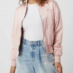 Guess Blouson Mit Message-Stickerei Modell 'Alexia' - Rosa 10 Guess Blouson Mit Message-Stickerei Modell 'Alexia' - Rosa -WELLENSTEYN Shop 88q4ih2c9goj6da5a19k2hho695l4lhl6cr4kippaks36iq285a4ajhj9col2daf8d5kali5a0rkqe1oad3m6opgcosmce9nc4p3aohkc4om4ohj6gp3go9o64o34c9ncormcdo