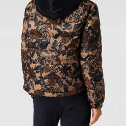 Marc Cain Steppjacke Mit Allover-Muster - Camel -WELLENSTEYN Shop 898jagpl615jeka4658kmea4ad2kuj2465746hi38hb50hq164pkkd2baoq56hq26t538iq4a98j6i29a13jgopicosmcp9i71hjgc9kccojio9mc8sjgdhn60qj2or374r3ao8