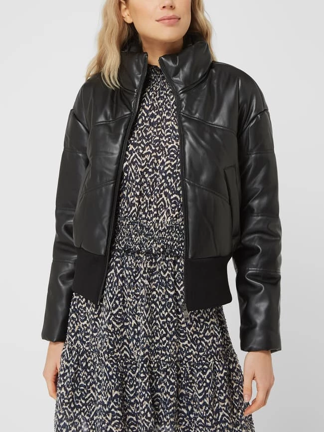 DKNY Jeans Blouson In Leder-Optik - Schwarz 6 DKNY Jeans Blouson In Leder-Optik - Schwarz – Bild 4