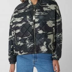 Frogbox Boxy Fit Steppjacke Mit Camouflage-Muster - Schwarz 10 Frogbox Boxy Fit Steppjacke Mit Camouflage-Muster - Schwarz -WELLENSTEYN Shop 8h330k24754kqh9la9448jpg6t13ah2e68r3gk2188s52ga58p94ul1l64pkejpo691l6ihg899lajik9ko3apb170r3ap1m65h66e9k69ij2e1hchi6acb26tj66or46dj34d0
