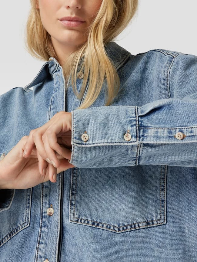 Ana Johnson X P&C Jeansjacke Aus Baumwolle Mit Brusttaschen - Ana Johnson X P&C - Jeans 5 Ana Johnson X P&C Jeansjacke Aus Baumwolle Mit Brusttaschen - Ana Johnson X P&C - Jeans – Bild 3