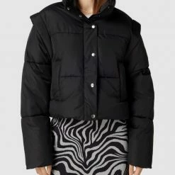 Gina Tricot Steppjacke Mit Stehkragen - Schwarz 10 Gina Tricot Steppjacke Mit Stehkragen - Schwarz -WELLENSTEYN Shop 8l344khi9d0jcjhl6t646j1g6953eh2h94oj0ja268rkae2d68ojel2e8533ijah6tb46cqc9db46cqb9t3jiopnc9gm2d9o6pj66e9k64rjioj16ssm4d9o74om8dhh6gqm6do