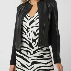 Guess Bikerjacke In Leder-Optik - Schwarz 10 Guess Bikerjacke In Leder-Optik - Schwarz -WELLENSTEYN Shop 8oskel2hadal0i23a0r4miihagpl2chg70sk8dij88p46ea38kp3cgqe64rj2c249gsk8h1m9124ok21ako3eohhcoo3ee1n6hij8cpk6cqj4o9j6koj8e3675h3io9n74o38do