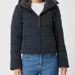 Ragwear Steppjacke Mit Kapuze Modell 'Novaa' - Marineblau 10 Ragwear Steppjacke Mit Kapuze Modell 'Novaa' - Marineblau -WELLENSTEYN Shop 8t4l6i2c9h33ak2671652lif6h1lce2dacr38iama94k8da69d334e1oaor4ejpha12k2e2ead1jcc1k8go3ap1o6hi6ae9k69i66dhk64sjgeb3cpj68cpj6hi3ecr6cgp30p0