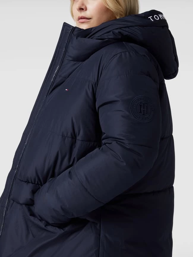 Tommy Hilfiger Curve PLUS SIZE Steppjacke Mit Label-Stitchings - Marineblau 5 Tommy Hilfiger Curve PLUS SIZE Steppjacke Mit Label-Stitchings - Marineblau – Bild 3