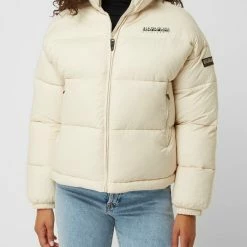 Napapijri Steppjacke Mit überschnittenen Schultern - Ecru 10 Napapijri Steppjacke Mit überschnittenen Schultern - Ecru -WELLENSTEYN Shop 9594qkaj6h8kohi998qkel2189a4glah8ssk8c9l6kp3ciq360q4mda56go3ee258t2kudqja9b34ji18go36pb66ti3ceb560pjecpk70omae9kc4o34e9ncoqm8d1g65imaog