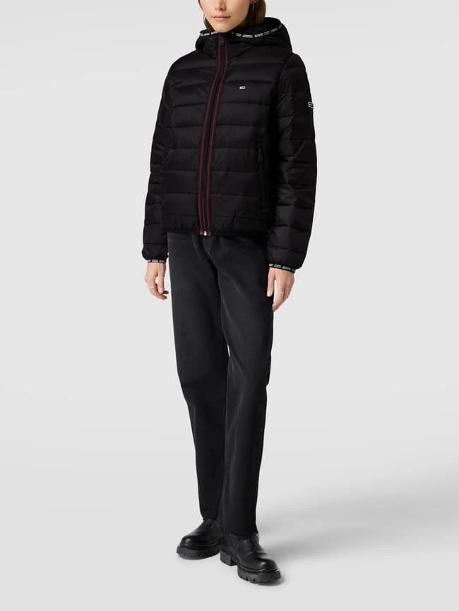 Tommy Jeans Steppjacke Mit Logo-Details - Schwarz 3 Tommy Jeans Steppjacke Mit Logo-Details - Schwarz