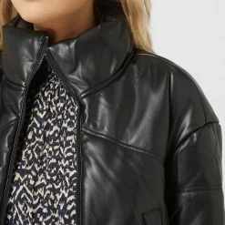 DKNY Jeans Blouson In Leder-Optik - Schwarz 9 DKNY Jeans Blouson In Leder-Optik - Schwarz -WELLENSTEYN Shop 98pl6c2b69438dqh84p54c2m6so32kqg9da3ik9h94p3ikhm711ksgija914sc9n98p42c9i84qkgi1h6co6cp9k70p34e34c9h3gd9k64o3ao9nc5gm6p9ocopm2p1ncgom6p8