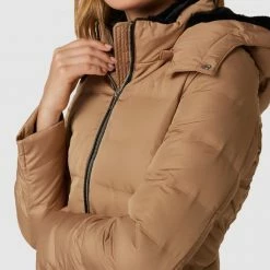 Vero Moda Outdoor Daunenjacke Mit Seitlichen Reißverschlusstaschen Modell 'DOLLY' - Beige 9 Vero Moda Outdoor Daunenjacke Mit Seitlichen Reißverschlusstaschen Modell 'DOLLY' - Beige -WELLENSTEYN Shop 98r4ce9mal534kqf9t6l8ea66h232d1hah0kal9n9oql0jpg6h4j6iaa996l4h1l8h958j9h9l4laci1ap3jeohm6dhjccj56kq38e9kc4s68eb160ojeob1cgr62chm6tj36pg
