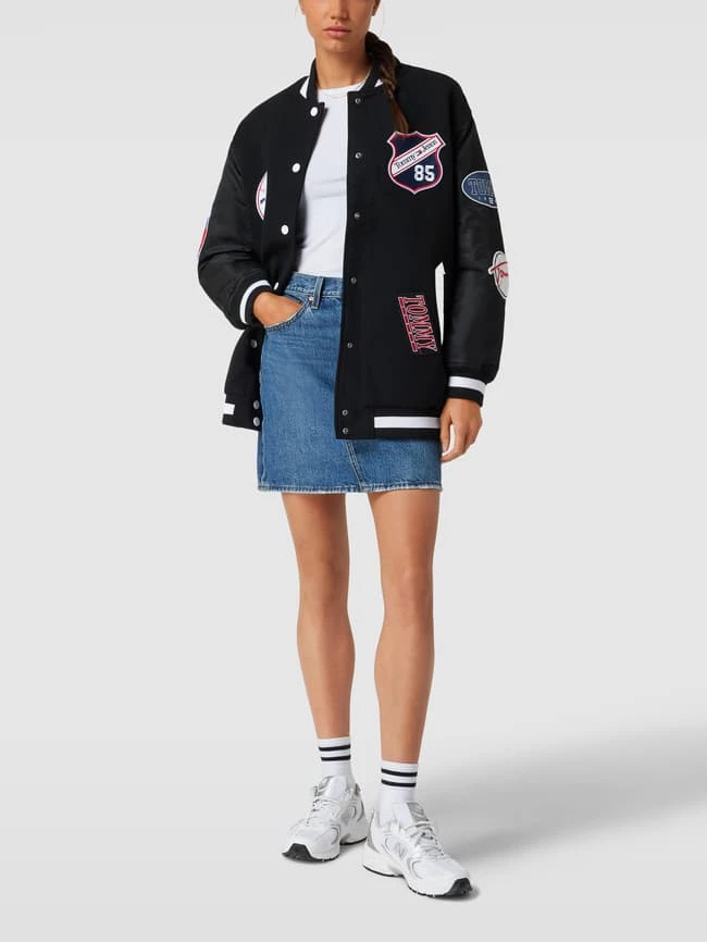 Tommy Jeans Oversized College-Jacke Mit Label-Patches - Schwarz 3 Tommy Jeans Oversized College-Jacke Mit Label-Patches - Schwarz