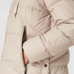 Comma Daunenjacke Mit Label-Details - Beige -WELLENSTEYN Shop 9kp54ia18p24qj26718kqeal70r56dqia8pk4kq89sr32d29al1kklaj8crkqcqf8h3j6di58srkuja9ap3m4p1g60p6apj16li62d1kchgj6ohnc5i64oph6lhm6phkcgr6cd0