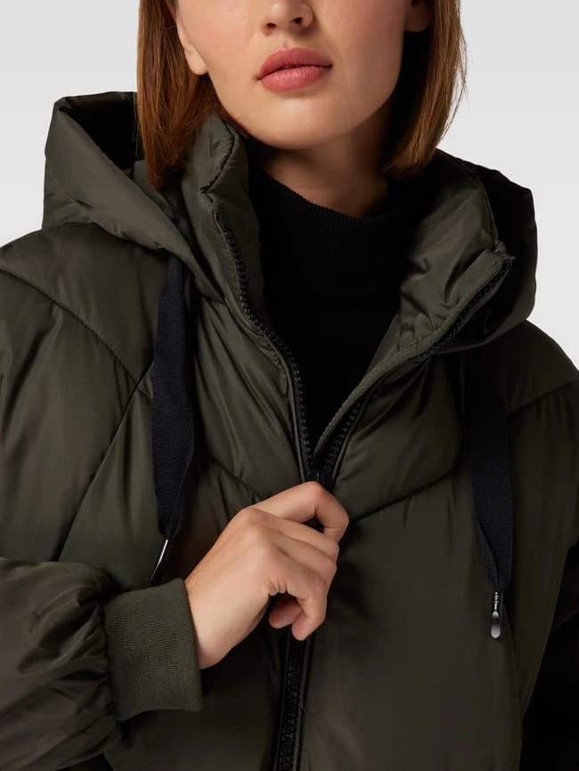 Vero Moda Outdoor Cropped Steppjacke Mit Reißverschlusstaschen - Dunkelgrün 5 Vero Moda Outdoor Cropped Steppjacke Mit Reißverschlusstaschen - Dunkelgrün – Bild 3