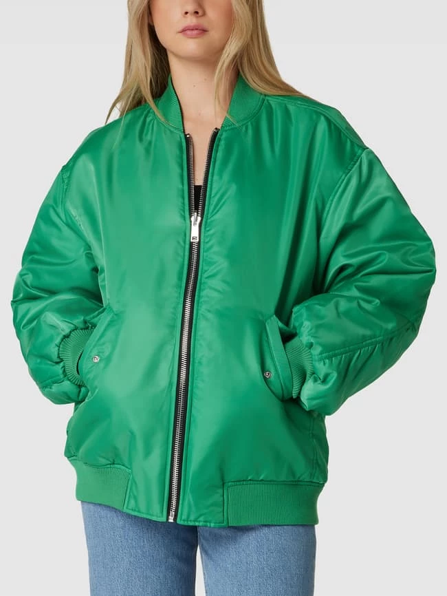 CATWALK JUNKIE Bomberjacke Mit Reißverschluss Modell 'FAYE' - Grün 6 CATWALK JUNKIE Bomberjacke Mit Reißverschluss Modell 'FAYE' - Grün – Bild 4