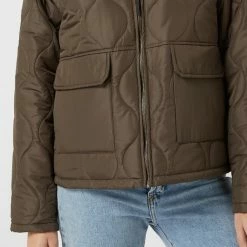Soyaconcept Steppjacke Mit Stehkragen - Schlamm 9 Soyaconcept Steppjacke Mit Stehkragen - Schlamm -WELLENSTEYN Shop 9l0j2hq86h8kai9ga544eca78pakek2lad93icic88r42k2291842gi690p4ii1k6h6jajqj6t33geag6ko68opl6ss6coph71gm6dpkc5h62e9m64r64c1i6pi32phkcgpjgd0