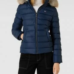 Tommy Jeans Steppjacke Mit Brand-Stitching Modell 'BASIC HOODED DOWN JACKET' - Dunkelblau -WELLENSTEYN Shop 9l4j8ihg6krk8ca58t3jel2a754j6dhh756j0di86524iii4a8s32li88d53egqgad1l0eag714j0c9h9h3m8d9pccqjgo9h6ko64dpk6os34ohg6oqjcphh6sq32p1oc4s36o8