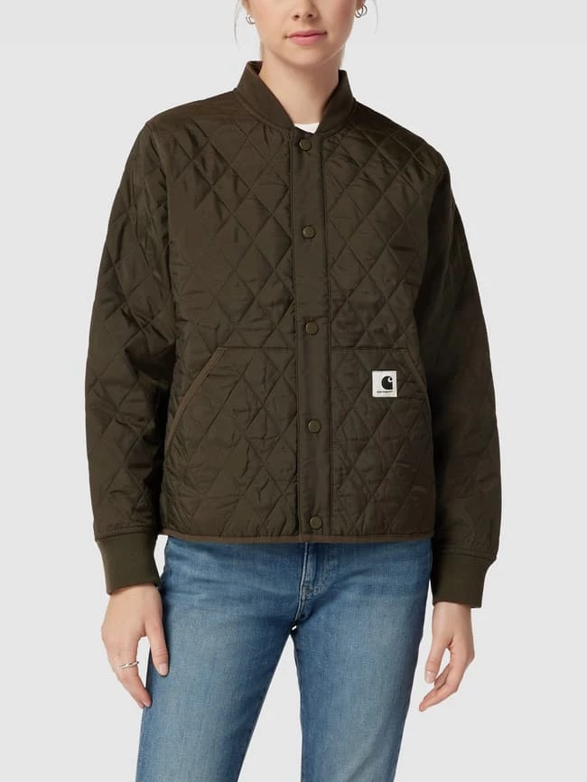 Carhartt Work In Progress Bomberjacke In Stepp-Optik Modell 'FARROW' - Olivgrün 6 Carhartt Work In Progress Bomberjacke In Stepp-Optik Modell 'FARROW' - Olivgrün – Bild 4