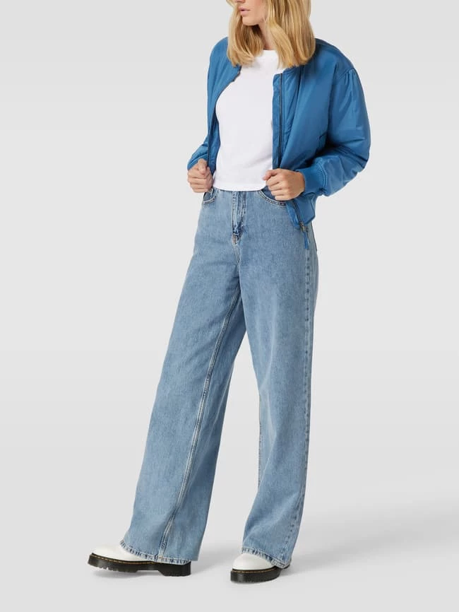 Ana Johnson X P&C Cropped Bomberjacke Mit Eingrifftaschen - Ana Johnson X P&C - Blau 3 Ana Johnson X P&C Cropped Bomberjacke Mit Eingrifftaschen - Ana Johnson X P&C - Blau