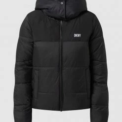 DKNY PERFORMANCE Steppjacke Mit Abnehmbarer Kapuze - Schwarz 10 DKNY PERFORMANCE Steppjacke Mit Abnehmbarer Kapuze - Schwarz -WELLENSTEYN Shop a0s4il9m8d33gd276d7j8hq48t9l8j1iapa4oghl895jadi38h64ik9o9t64ciph6opkchpp69b4oiab70o6copk6spj8cb3chh36e9k61gm2ohic9h3iopichh66c9pckr3icg