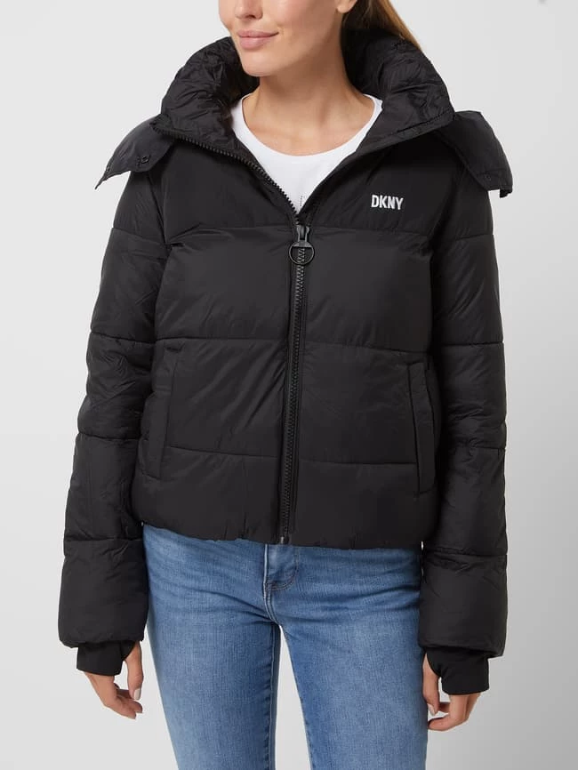 DKNY PERFORMANCE Steppjacke Mit Abnehmbarer Kapuze - Schwarz 6 DKNY PERFORMANCE Steppjacke Mit Abnehmbarer Kapuze - Schwarz – Bild 4
