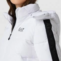 EA7 Emporio Armani Steppjacke Mit Label-Print Modell 'GIUBOTTO' - Offwhite 9 EA7 Emporio Armani Steppjacke Mit Label-Print Modell 'GIUBOTTO' - Offwhite -WELLENSTEYN Shop a12l0kal9sokkj296ss3cgi260s3acpj8h3k6cpm6gs52dab695kihig88r5ch9macp54d2l8t0kod2f8oo3eopm68oj0pb1cksj0o9kcpj3ge9l60qj8d1p60pj0d9gc5i3ado