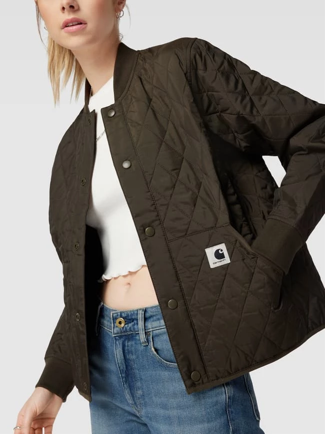 Carhartt Work In Progress Bomberjacke In Stepp-Optik Modell 'FARROW' - Olivgrün 5 Carhartt Work In Progress Bomberjacke In Stepp-Optik Modell 'FARROW' - Olivgrün – Bild 3