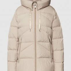 Comma Daunenjacke Mit Label-Details - Beige -WELLENSTEYN Shop a51l0kqc68s3cii594qladig8pb3ccae6144kc2hal8j2gpi9krksk216cqkgi9m8h536lidakp4sjimako36ohi6or3cp9kcdimcp9k6cr3ae35c4q3ed9kc4pm6dj2c8rmcpg
