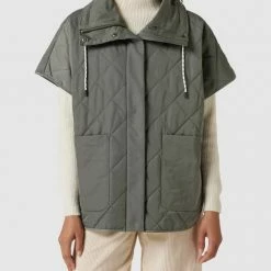 Opus Steppjacke Mit überschnittenen Schultern Modell 'Wirobe' - Schilf 10 Opus Steppjacke Mit überschnittenen Schultern Modell 'Wirobe' - Schilf -WELLENSTEYN Shop a8p5ahqj8h1kqh1la5154die90pj4hi96t244chh719kah2g8gr4ql249d54acid9grl6dhm9d64mgal88o36c34c9ij8ob570q30dhk6osjao9lccrj4c9k64sj0c1icgqj2og