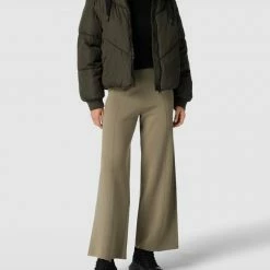 Vero Moda Outdoor Cropped Steppjacke Mit Reißverschlusstaschen - Dunkelgrün