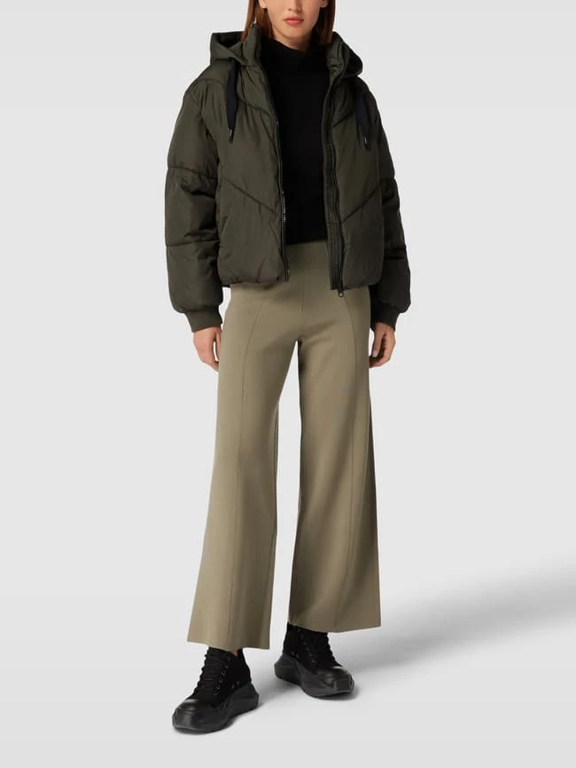 Vero Moda Outdoor Cropped Steppjacke Mit Reißverschlusstaschen - Dunkelgrün 3 Vero Moda Outdoor Cropped Steppjacke Mit Reißverschlusstaschen - Dunkelgrün