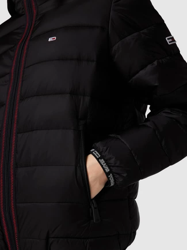 Tommy Jeans Steppjacke Mit Logo-Details - Schwarz 5 Tommy Jeans Steppjacke Mit Logo-Details - Schwarz – Bild 3