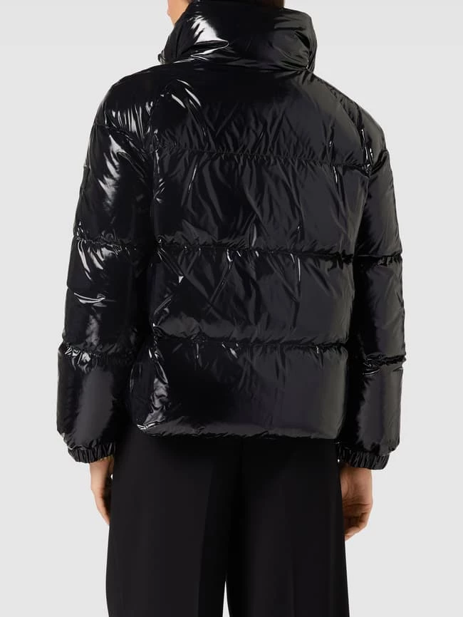Marc Cain Daunenjacke In Glänzender Stepp-Optik - Schwarz 7 Marc Cain Daunenjacke In Glänzender Stepp-Optik - Schwarz – Bild 5