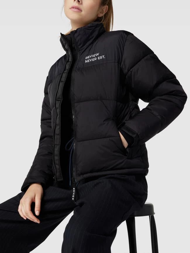 REVIEW Steppjacke Mit Kontrastbesatz Modell 'PUFFER' - Schwarz 5 REVIEW Steppjacke Mit Kontrastbesatz Modell 'PUFFER' - Schwarz – Bild 3
