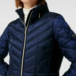 MICHAEL Michael Kors Steppjacke Mit Herausnehmbarer Kapuze - Marineblau 9 MICHAEL Michael Kors Steppjacke Mit Herausnehmbarer Kapuze - Marineblau -WELLENSTEYN Shop ad832jaa70rjicqj65658hhna95ksdib8994mjq670q36i9j6oq4ecpn9554iia3a554aj1l895k4l2b613m8p1p6li66cb66grjiohkcgs36oj6cgpmcphh64sjcchj6pi38c0