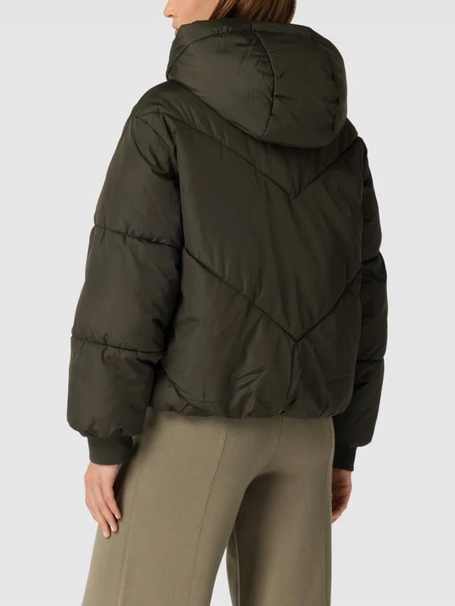 Vero Moda Outdoor Cropped Steppjacke Mit Reißverschlusstaschen - Dunkelgrün 7 Vero Moda Outdoor Cropped Steppjacke Mit Reißverschlusstaschen - Dunkelgrün – Bild 5